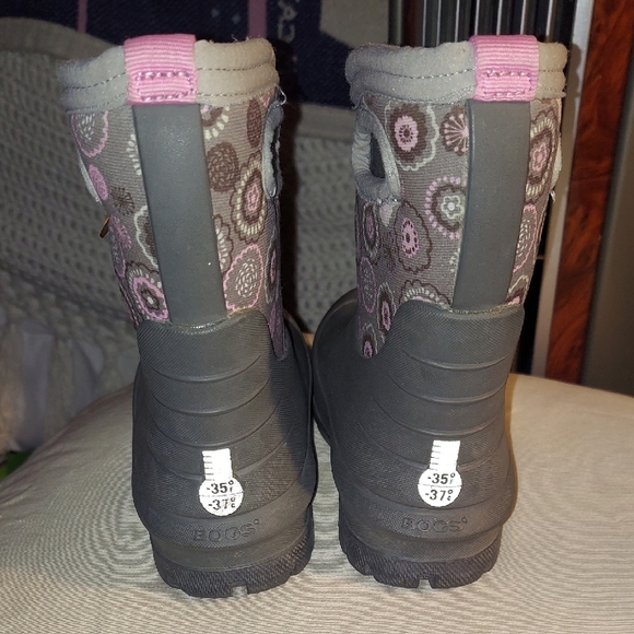 Bogs Kids' Gray and Pink Patterned Snow Boots SIZE 7 TODDLER - Picture 3 of 6
